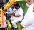 బ్యాటరీతో నడిచే వాహనాలను పంపిణీ చేసిన మంత్రి తలసాని 