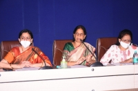 తల్లితండ్రుల సమ్మతి ఉంటేనే తరగతులకు అనుమతి: మంత్రి సబితా 