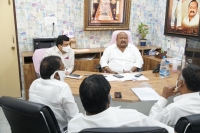 రైస్ మిల్లర్లు ధాన్యం కొనుగోలుకు సహకరించాలి: మంత్రి గంగుల కమలాకర్