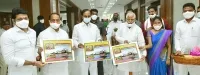 శ్రీ భద్రకాళీదేవి శరన్నవరాత్ర దసరా మహోత్సవాల పోస్టర్ ను ఆవిష్కరించిన సీఎం కేసీఆర్