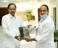 భద్రాచలం శ్రీ సీతారాములవారి కల్యాణ ముత్యాల తలంబ్రాలు సీఎం కేసీఆర్ కు అందజేత!