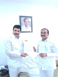 ఫ్రంట్ లైన్ వారియర్స్ గా పౌరసరఫరాల ఉద్యోగులకు వాక్సిన్: మంత్రి ఈటలకు మారెడ్డి శ్రీనివాస్ రెడ్డి విజ్ఞప్తి