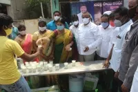 మజ్జిగ చలివేంద్రాన్ని ప్రారంభించిన మంత్రి వెల్లంపల్లి