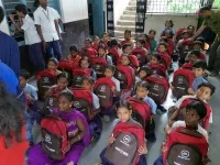 చిరునవ్వులతో నిండిన స్కూలు బ్యాగులు
