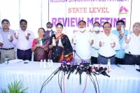 ప్ర‌భుత్వ కార్యాల‌యాలు, ప్ర‌జాప్ర‌తినిధులు మిష‌న్ భ‌గీర‌థ ప‌థ‌కం బాటిల్ నీటినే వాడాలి: మంత్రి ఎర్రబెల్లి విజ్ఞప్తి