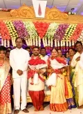 నూతన వధూవరులను ఆశీర్వదించిన సీఎం కేసీఆర్
