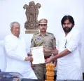 Pawan Kalyan meets AP Governor Biswabhushan