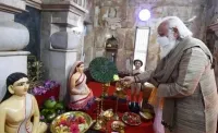 Prime Minister visits Hari Mandir and attends Community Reception at Orakandi