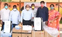 కరోనా రోగులకు ఆక్సిజన్ కాన్సన్ ట్రేటర్స్ ను అందించిన కృష్ణా జిల్లా కలెక్టర్