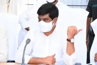 తప్పనిసరి అయితేనే బయటికి రండి.. ఇంట్లో కూడా మాస్క్ వాడాలి: మంత్రి వేముల ప్రశాంత్ రెడ్డి