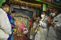 దేవాలయాలకు పూర్వ వైభవం: తెలంగాణ మంత్రులు 