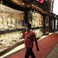 Migrant workers in UAE selling Gold for Flight Tickets