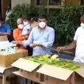 Dil Raji donates sanitigers and masks to sanitation workers
