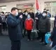 Xi Jinping visites Corona camp wearing mask